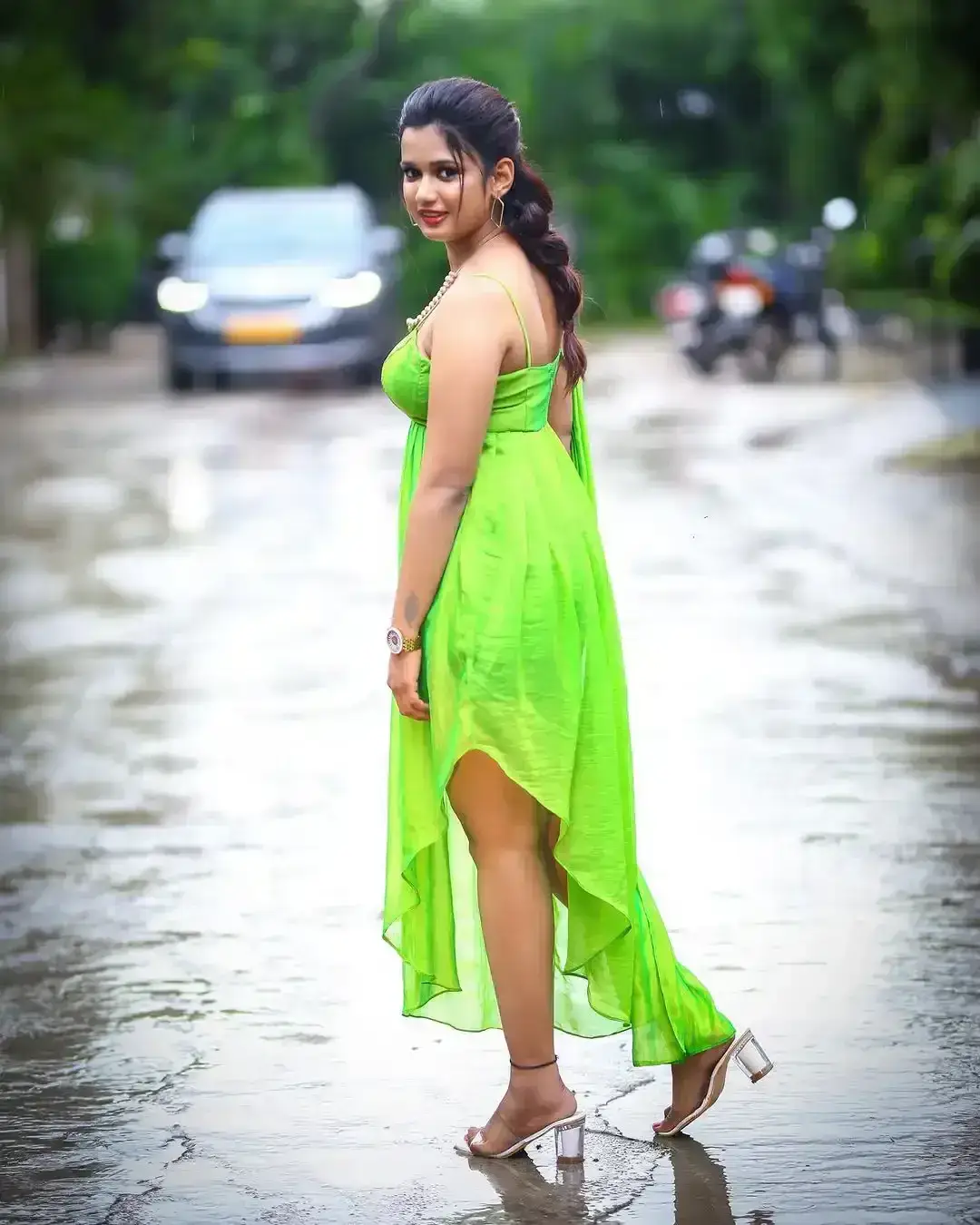 indian actress ariyana glory in sleeveless green dress